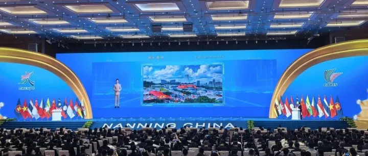 东博会开幕式迎来AI新面孔！讯飞智作助力数字司仪惊艳亮相