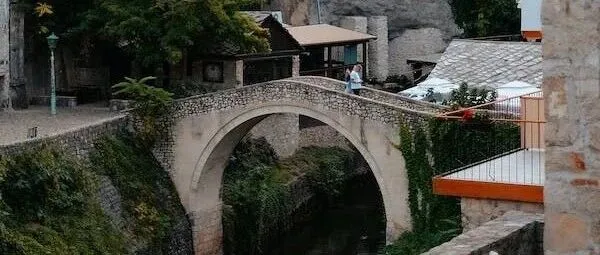 视觉生成的另一条路：<em>Infinity</em> 自回归架构的原理与实践