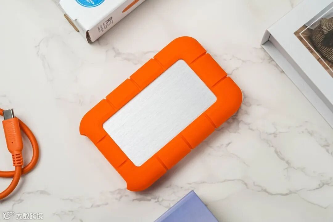 雷孜LaCie Rugged SSD4移动固态硬盘评测 USB4三防金刚钻Plus名副其实