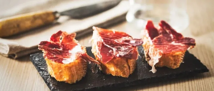 300万只火腿在圣诞被切开：为什么西班牙人离不开 Jamón？
