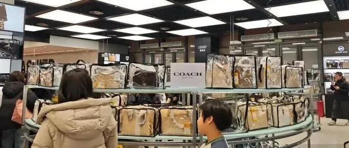 “奥莱界卷王”北京首店开业，我们去看了看