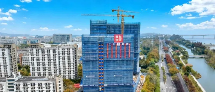 正立承建的浙江工商大学研究生公寓建设工程喜迎结顶
