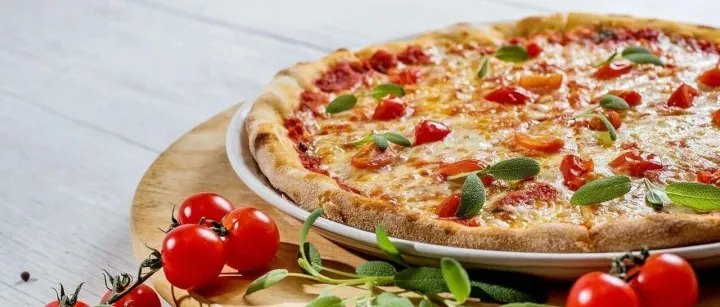 一个17岁女孩的选择：用当保姆赚的钱买下一家披萨店