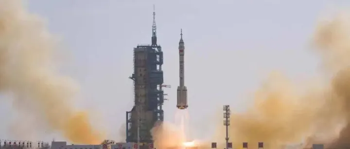 首次应急发射！神舟二十二号飞船发射任务取得圆满成功