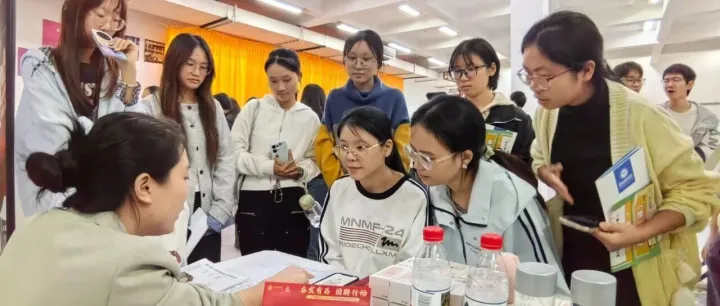 西政秋招：以<em>专业</em>为锚与理想“<em>双向</em>奔赴”