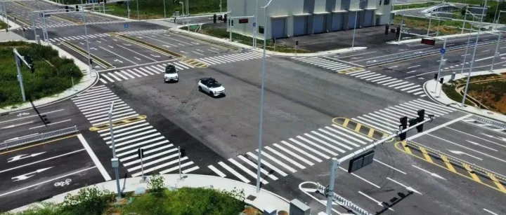 科技零距离｜创新驱动 无人驾驶助“蓉”易行