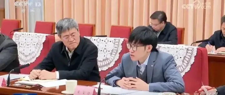 梁文锋赚麻了，AI炒股日赚1亿！