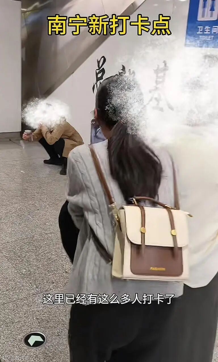 “来晚还要排队”，男子地铁站大便事发地成打卡点？南宁地铁致歉：将加强重点区域排查