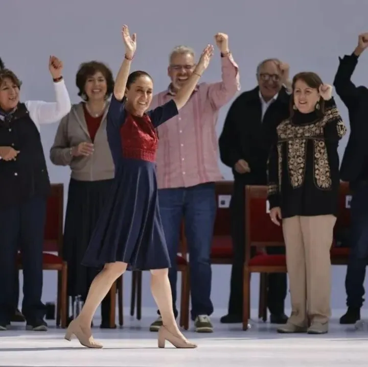 辛鲍姆主持“第四次变革”七周年集会，承诺“绝不背叛”