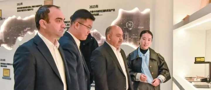 【动态】阿塞拜疆国家学术话剧院院长伊尔哈姆·阿斯加罗夫一行到园区参观走访