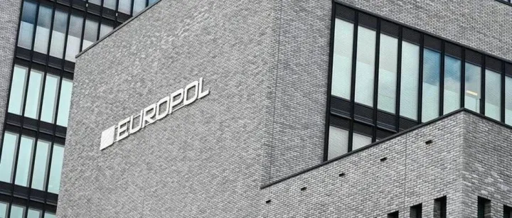 欧洲刑警重锤落下：7 亿欧元加密洗钱网被端，加密圈又一次“破防”