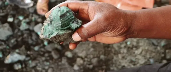 刚果（金）钴出口新政引爆全球电池供应链震荡，氢氧化钴价格飙涨，嘉能可成为首家刚果新配额制下出口矿商