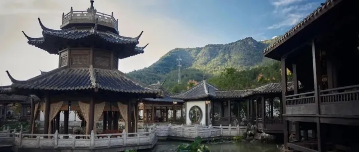 横店拍摄新场景“江南园林”：每走一步亭台楼阁都藏戏