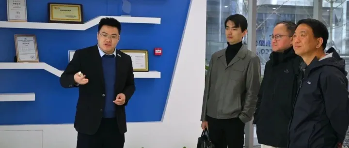 致真资讯 | 学界与产业界专家联袂到访，共探高端设备产学研融合新路径