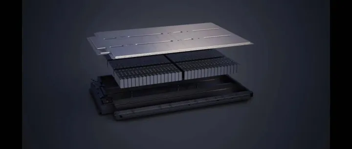 电池界的“<em>龙虎斗</em>”：固态电池VS液态锂电池