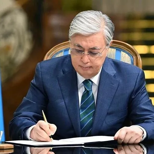 托卡耶夫签署三年预算：哈国钱重点投向哪几类项目？