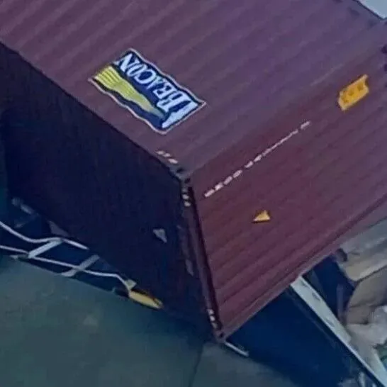 同一天，车厘子到港上桌，大香蕉柜子落海！