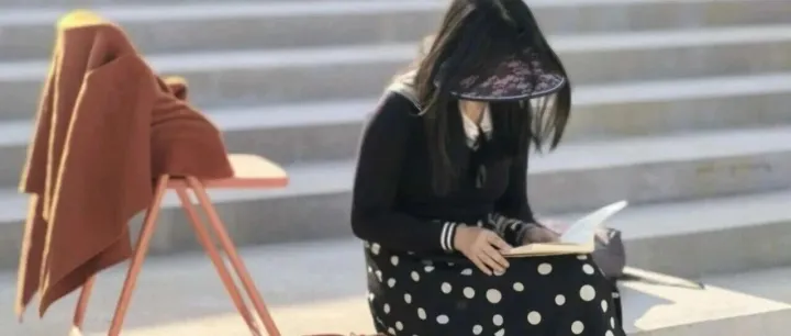 梓有集书店阅读一小时挑战 | 当屏幕暗下去，文字才会亮起来！