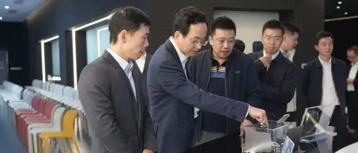 宜宾市委书记方<em>存</em>好一<em>行</em>考察调研图灵量子