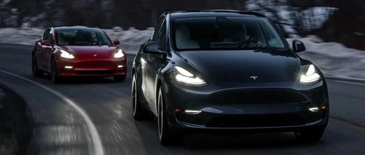 博主：特斯拉具备<产品的确定性>特征，给了消费者一定的安全感，闭眼买就行、很省事