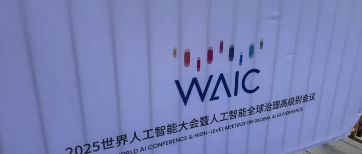 上层阶级的权力正在通过AI和新媒体大规模下放