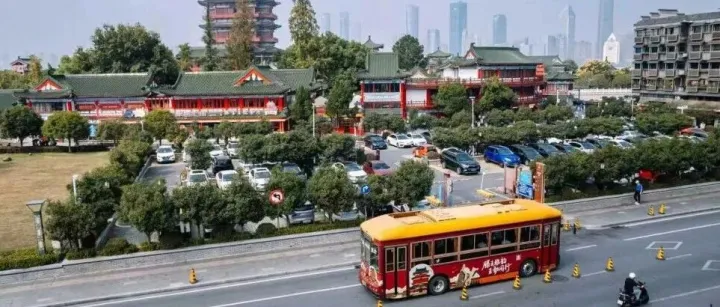 “王勃”当司机，江西这趟“穿越”公交火了！