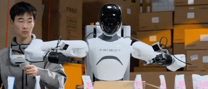 为什么活蹦乱跳的人形机器人背后，总能看到VR头显的身影？