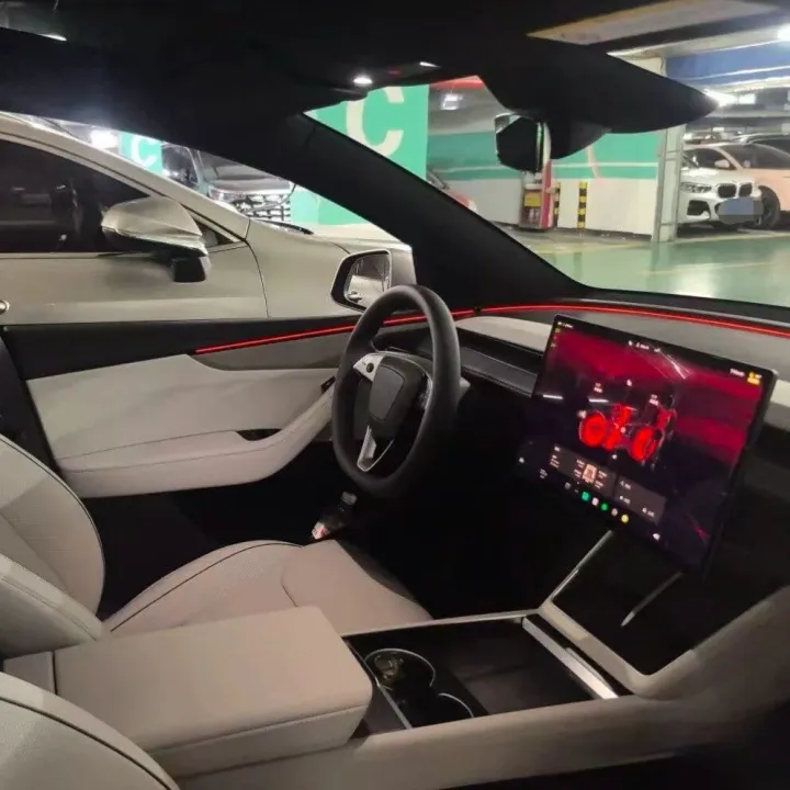 大批浅灰内饰Model YL交付完成，再配上<em>Tron</em>战神模式，简直爱了。