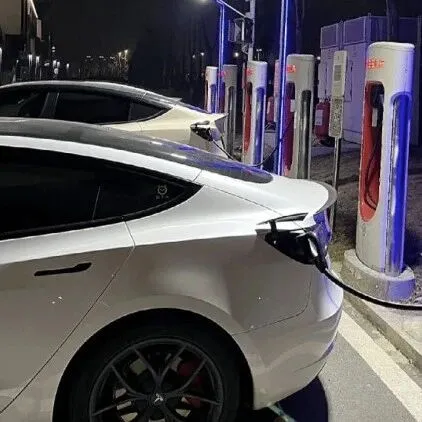 特斯拉官宣送9个终身免费超充名额，奖励给充电足迹各项排名前三车主。