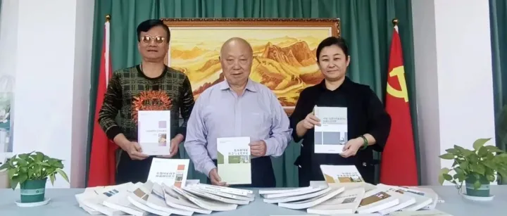 阳国亮书记一行走访《东盟新闻周刊》，赠学术专著助力东盟研究