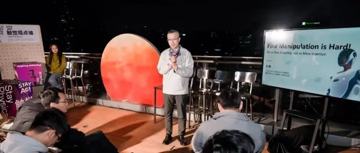 别再只做“插拔”了！真正的机器人智能在装配细节里