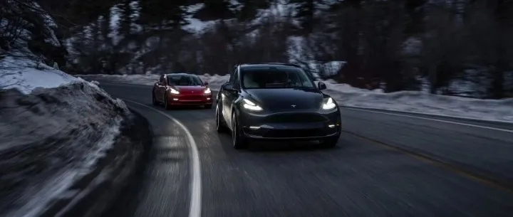 特斯拉假日 OTA：阿童木 + HW3.0 老车主可以更新这些功能