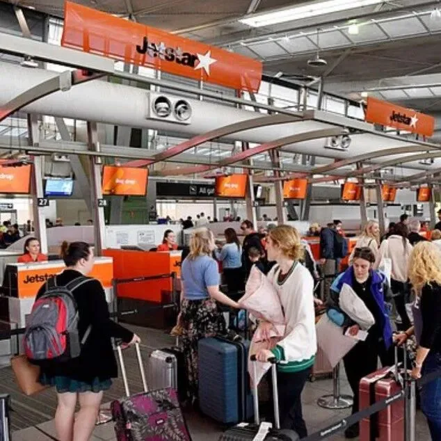 澳洲留学圈炸裂！拒签潮下5万学生“死守澳洲”…背后真相揭开！