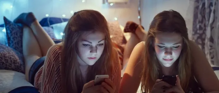 澳洲社媒禁令启幕：数字时代，该如何守护 1.96 亿未成年人？| 楼兰出海观察