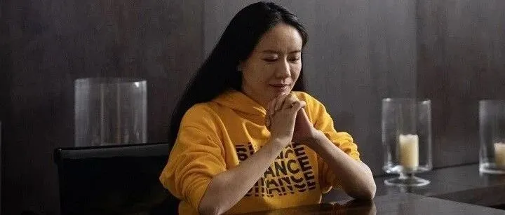 何一再次下场怼人：当初求冻像条狗，如今冻完嫌人丑？