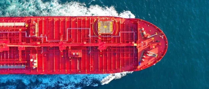 采用甲醇燃料，船舶如何确保系统集成的安全性与兼容性？