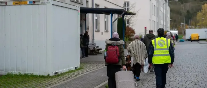 难民的好日子到头了，德国一些城市对难民试实行强制劳动