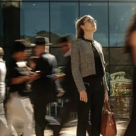 太积极也犯法？女子提前到岗19次，被公司开除！