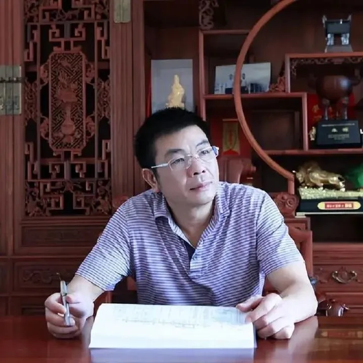 福建莆田小伙，15岁辍学、补轮胎出身，如今成世界第四，财富40亿