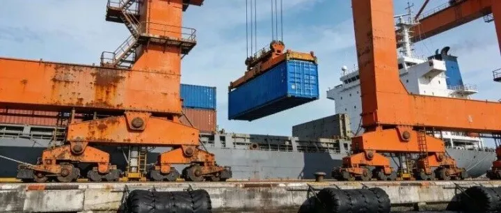 【首發(fā)】中國(guó)貿(mào)易順差破1萬(wàn)億美元！成全球經(jīng)濟(jì)的救命稻草，真相背后藏著產(chǎn)業(yè)風(fēng)口