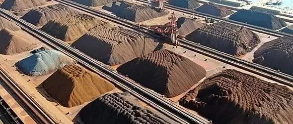 铁矿石堆存新政“亮剑”，出口传闻扰动市场，黑色系如何破局？