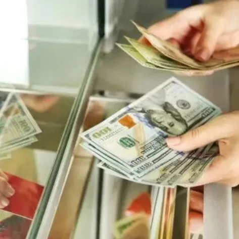 最新！2026跨境汇款新规：美国收1%汇款税，中国5000元以上强制实名，华人影响巨大