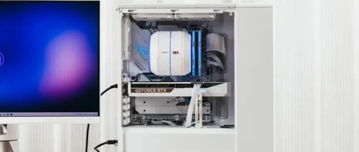 [电脑] 内圆外方，低光纯白质感主机，分形工艺 <em>Epoch</em>装机分享