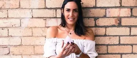 TikTok卖水晶，凭什么年入250万美元？