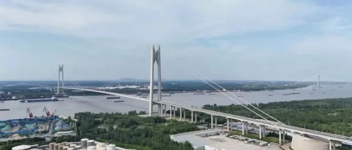 <em>云</em><em>跨</em>金陵：南钢新品钢材成就长江悬索桥国内第一跨度
