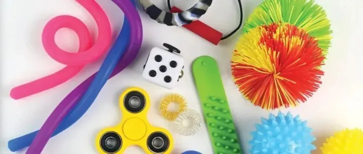 卖了3亿条，绕地球1圈！这个40年“老玩具”爆火：比起追风口，抓住人心的“裂缝”才是终极流量密码