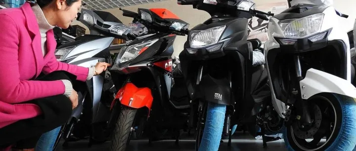 小电驴新国标落地：终端价最高涨至到4000元，部分旧标车仍通过“带牌过户”、区域转销流通