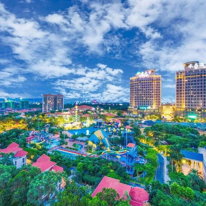 【冬季特惠·玩转客天下】599元抢河源客天下国际大酒店-豪华套房！尊享4人营养早餐+温泉小镇门票，免费游玩客家小镇！