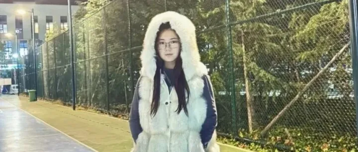 她叫时尚，学习、直播、拿奖、大一新生这么强！