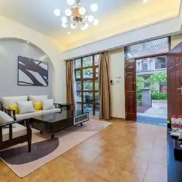 【河源·客天下】108个天然水晶温泉无限泡！599元4大4小套餐：别墅2房3床别墅+4大4小客天下温泉+自动麻将畅玩+客家小镇！